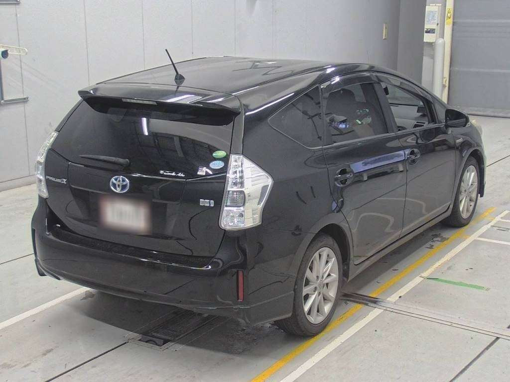 2012 Toyota Prius alpha ZVW41W[1]