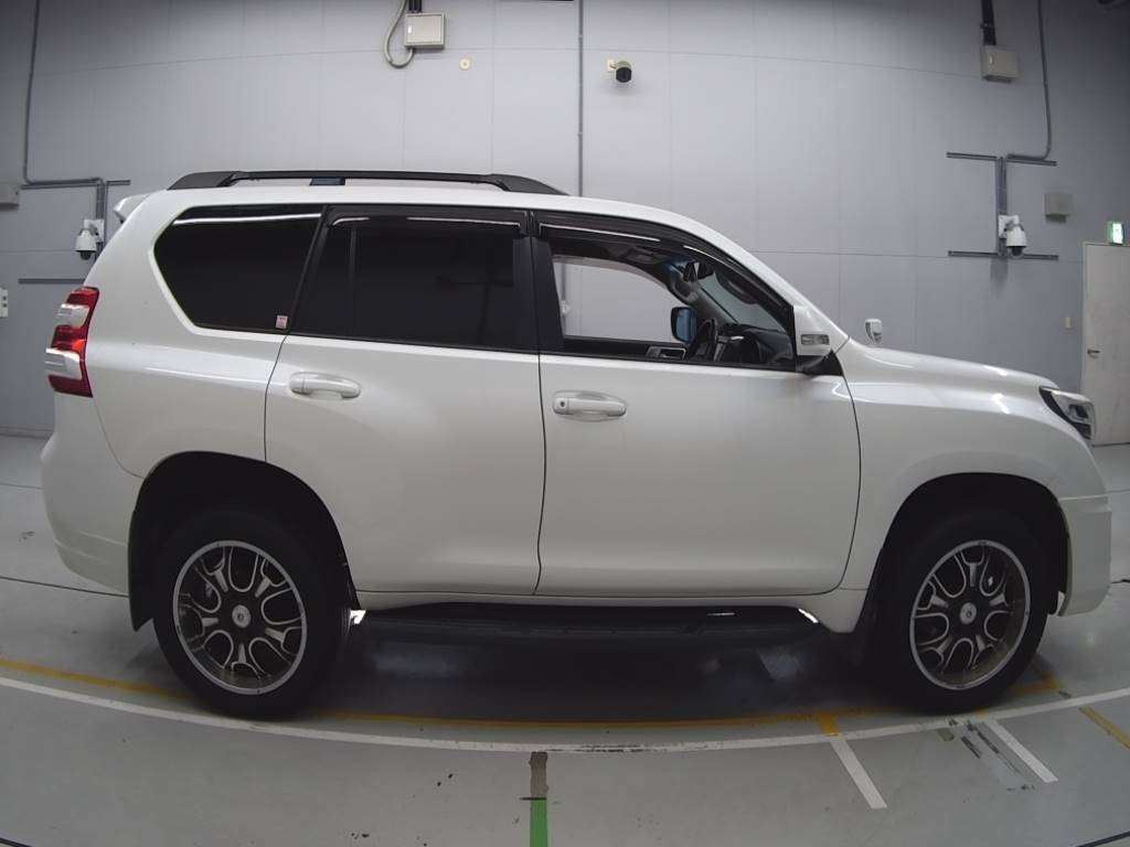 2015 Toyota Land Cruiser Prado GDJ150W[2]