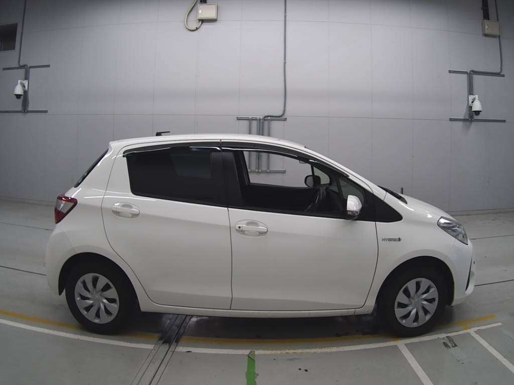 2019 Toyota Vitz NHP130[2]