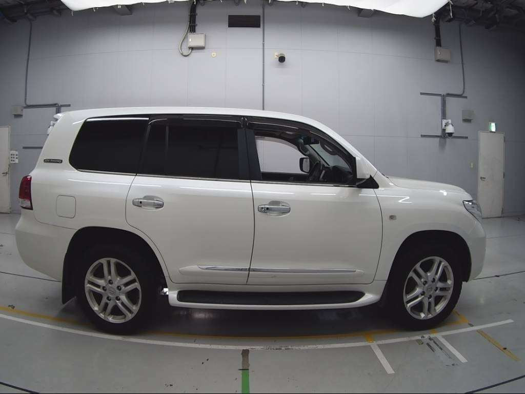 2011 Toyota Land Cruiser URJ202W[2]