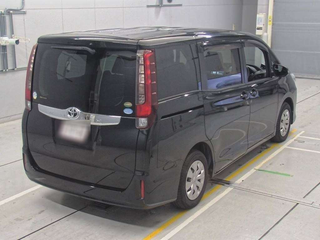 2015 Toyota Noah ZRR80G[1]