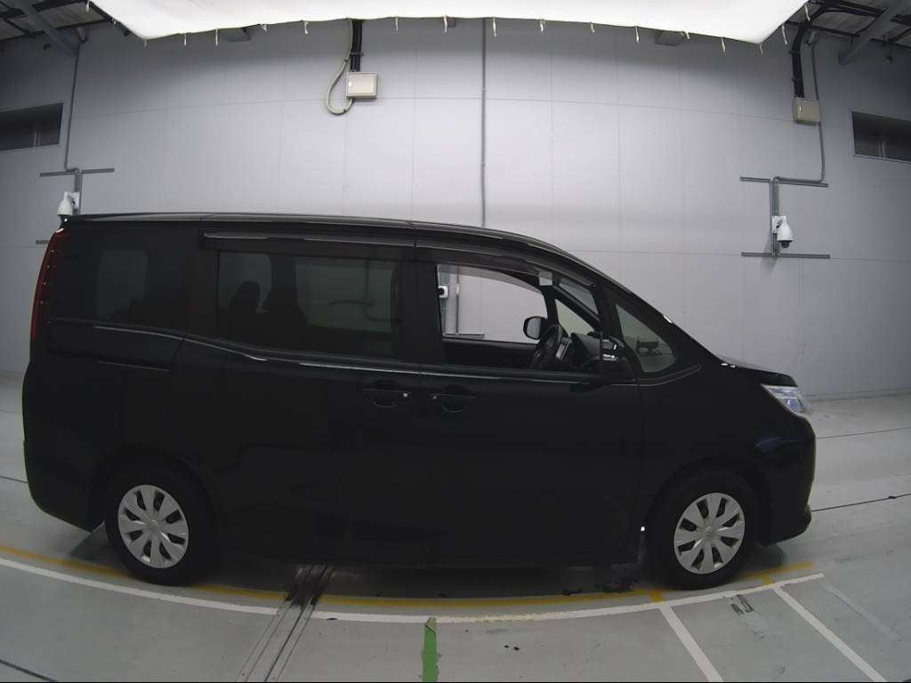 2015 Toyota Noah ZRR80G[2]