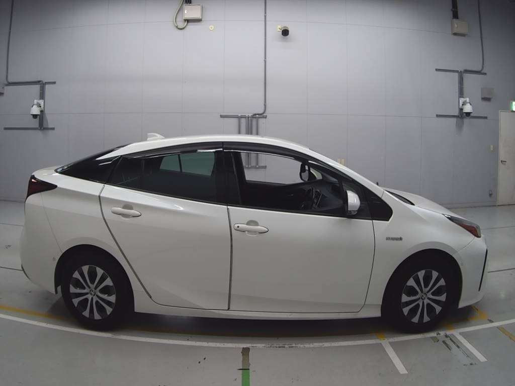 2019 Toyota Prius ZVW51[2]