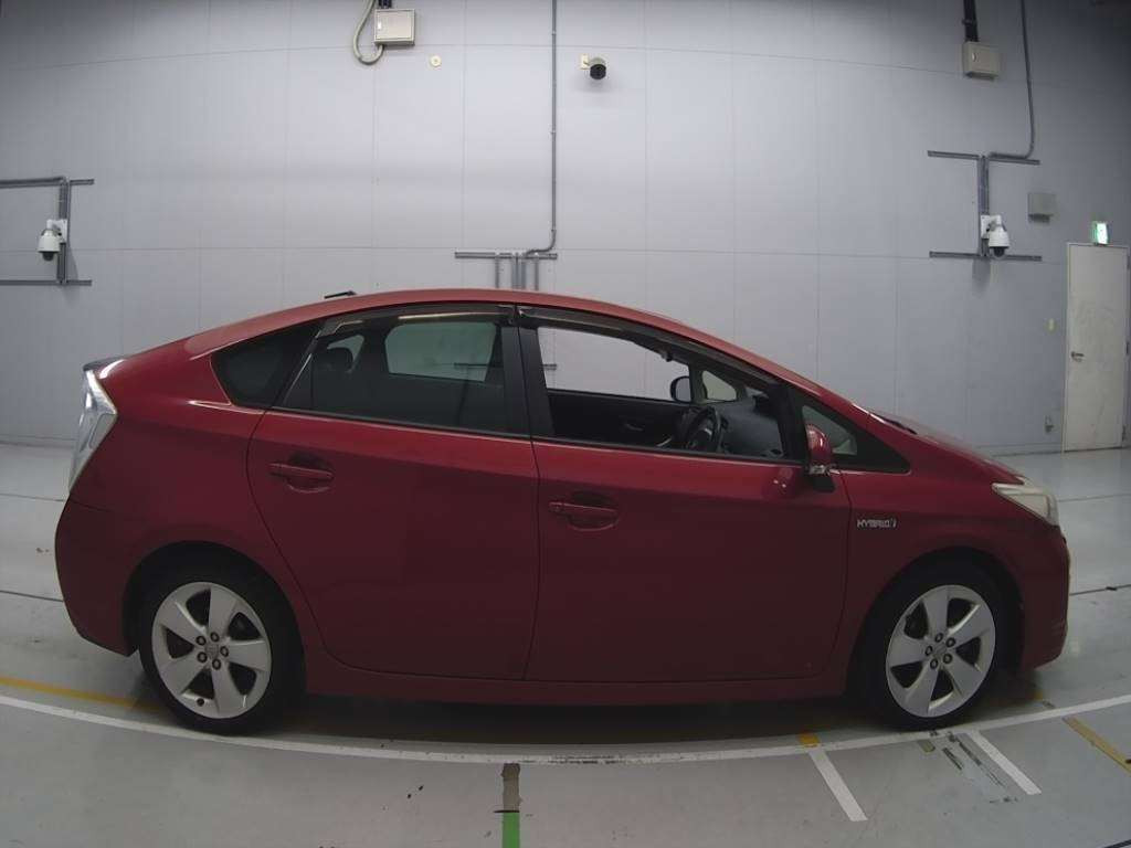 2012 Toyota Prius ZVW30[2]