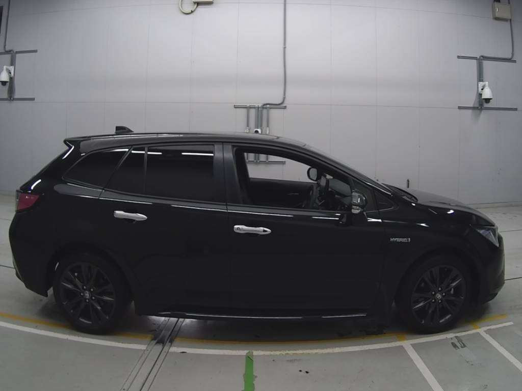 2019 Toyota Corolla Touring Wagon ZWE211W[2]