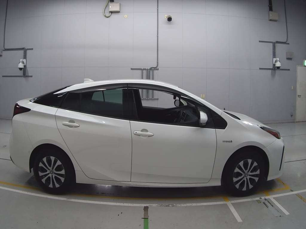 2019 Toyota Prius ZVW55[2]