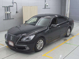 2013 Toyota Crown Hybrid