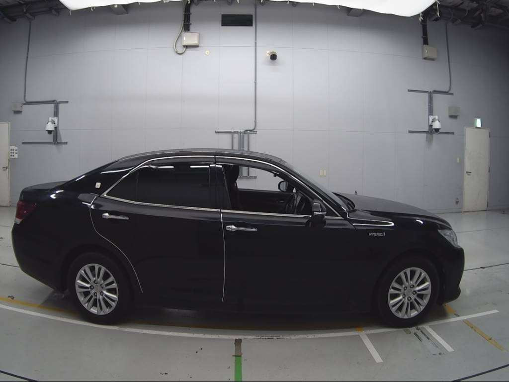 2013 Toyota Crown Hybrid AWS210[2]