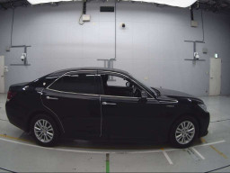 2013 Toyota Crown Hybrid