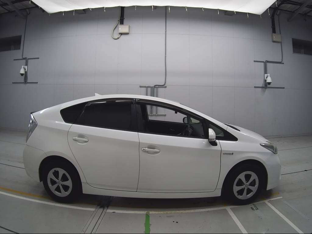 2013 Toyota Prius ZVW30[2]