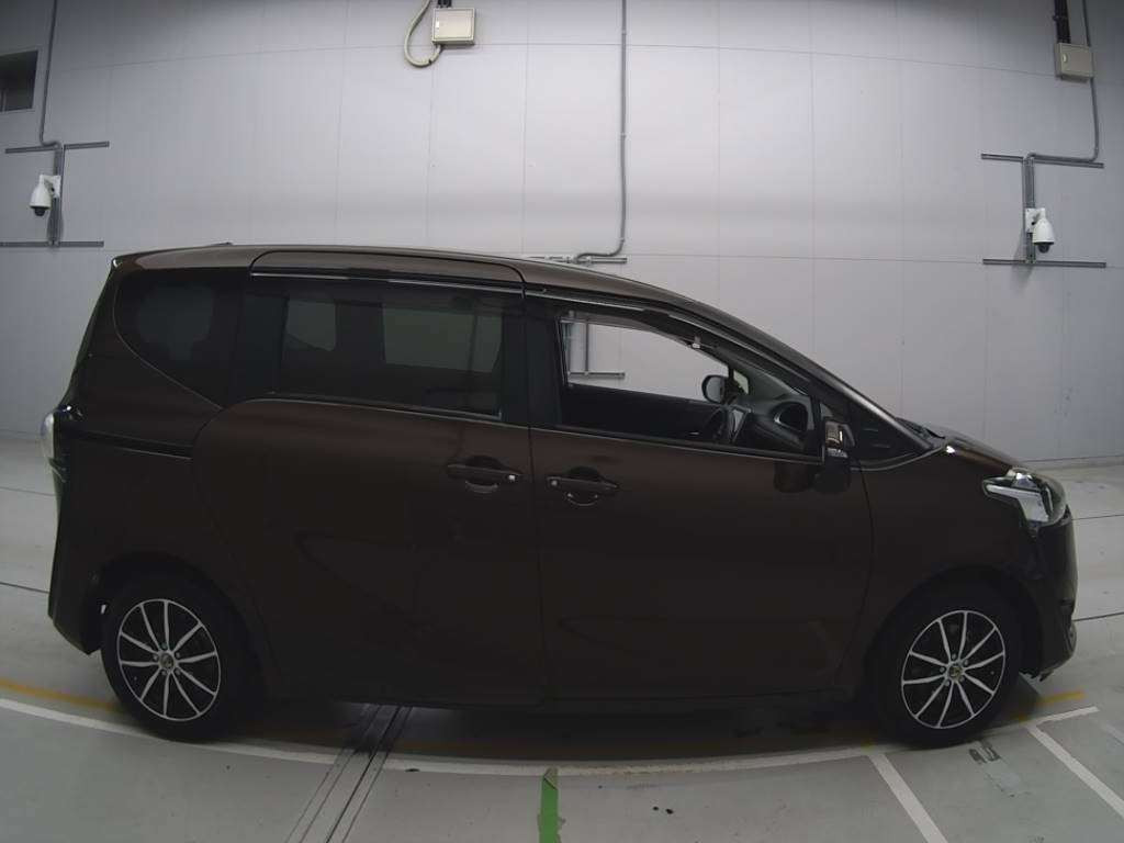 2015 Toyota Sienta NSP170G[2]