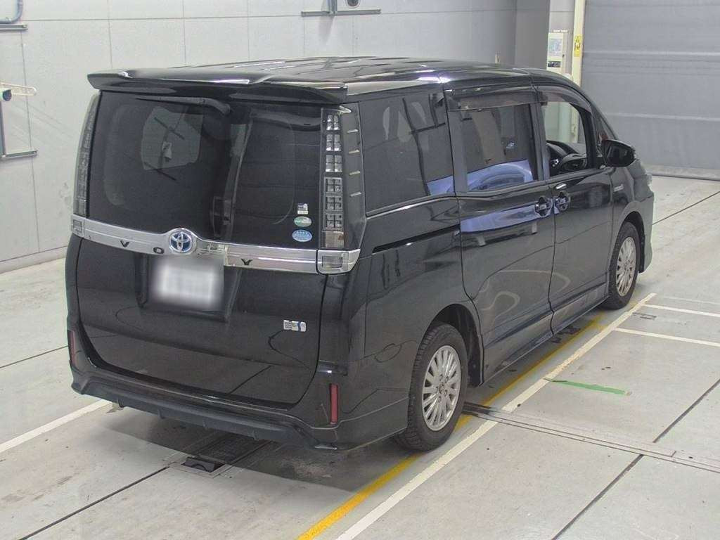 2014 Toyota Voxy ZWR80G[1]