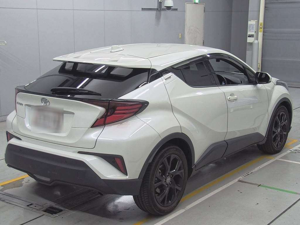 2020 Toyota C-HR NGX10[1]