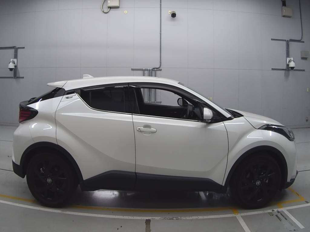 2020 Toyota C-HR NGX10[2]