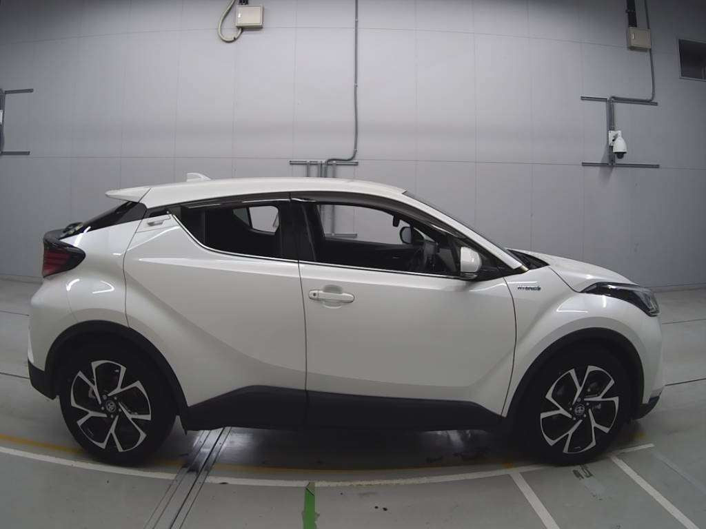 2020 Toyota C-HR ZYX11[2]