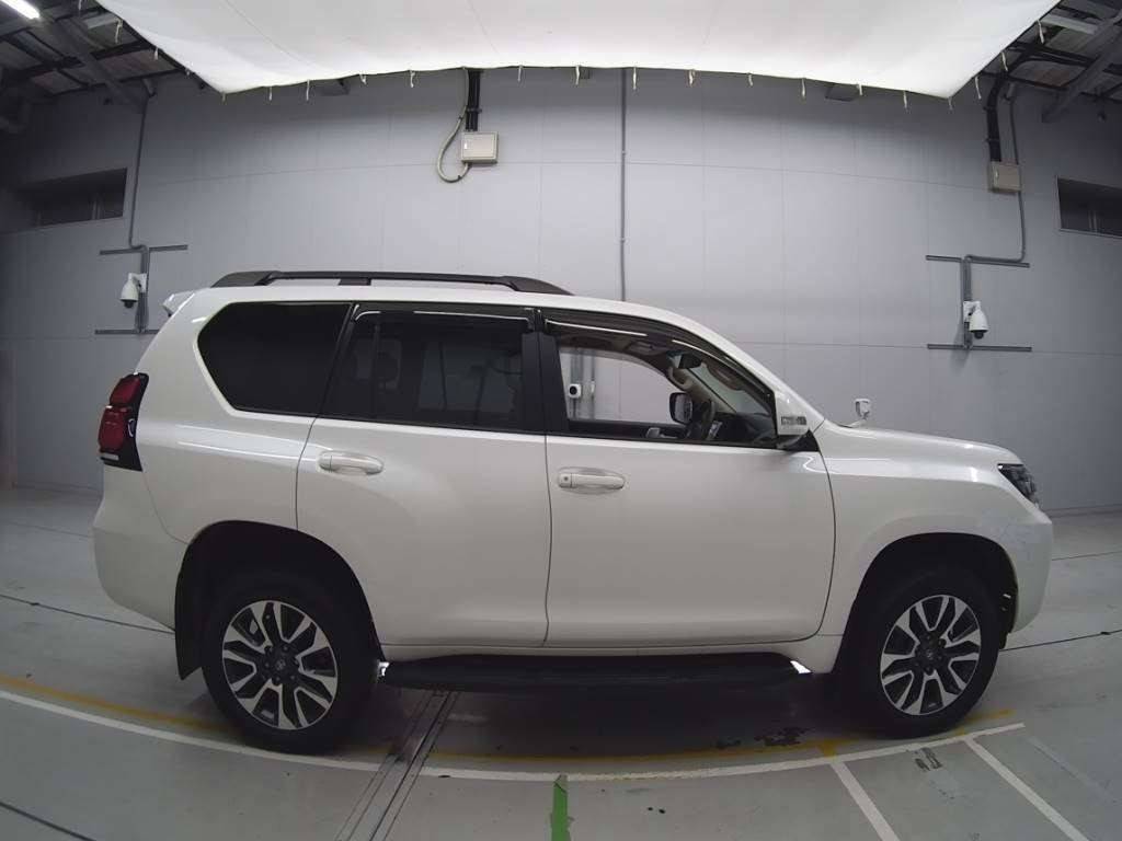 2021 Toyota Land Cruiser Prado TRJ150W[2]