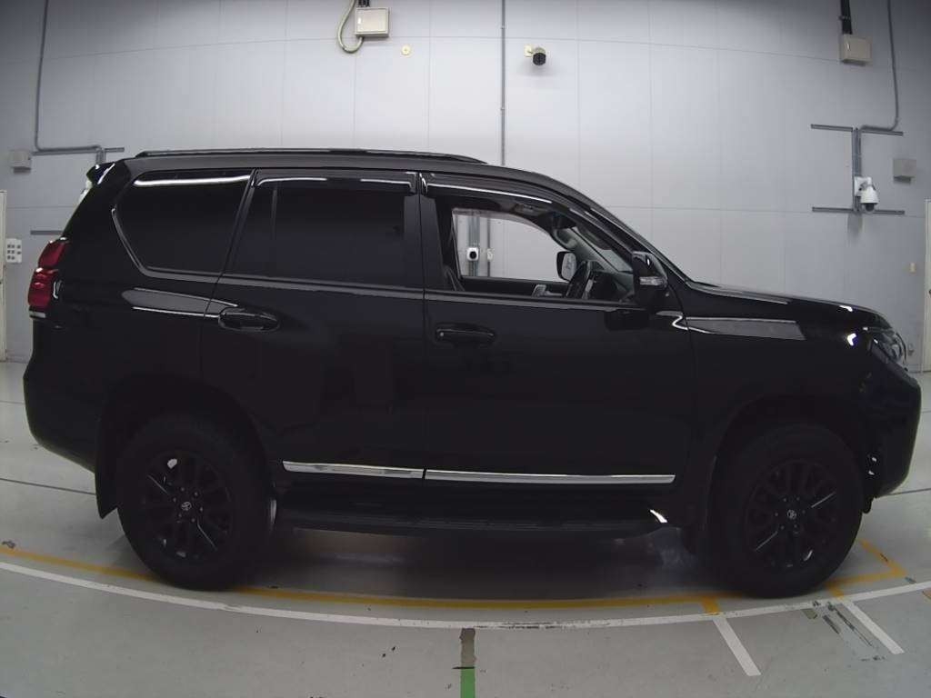 2020 Toyota Land Cruiser Prado TRJ150W[2]