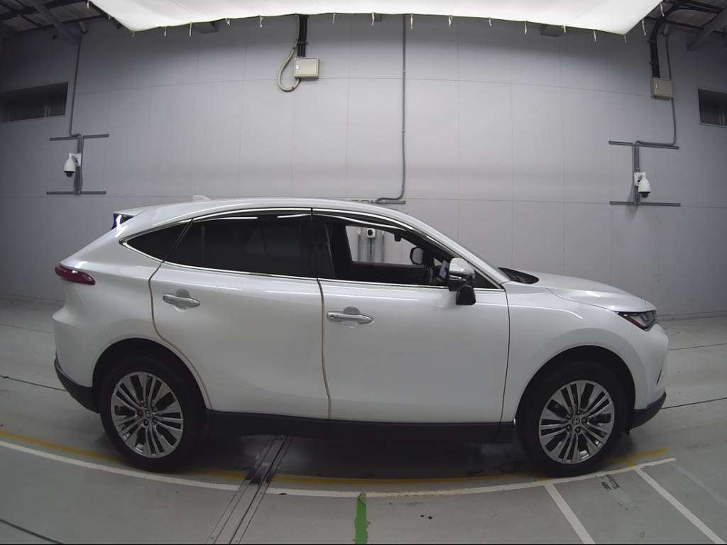 2022 Toyota Harrier Hybrid AXUH80[2]