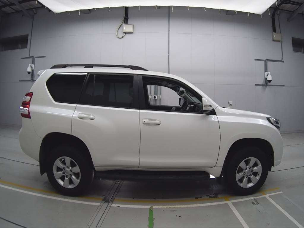 2017 Toyota Land Cruiser Prado TRJ150W[2]