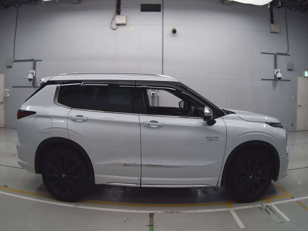 2023 Mitsubishi Outlander PHEV GN0W[2]