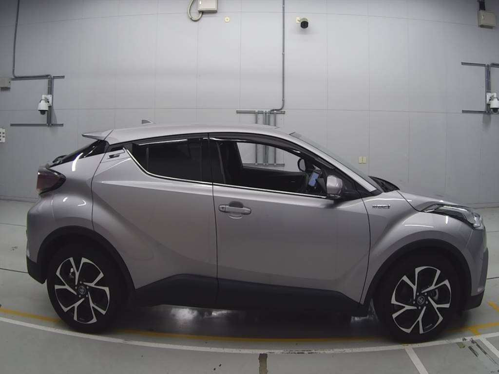 2017 Toyota C-HR ZYX10[2]