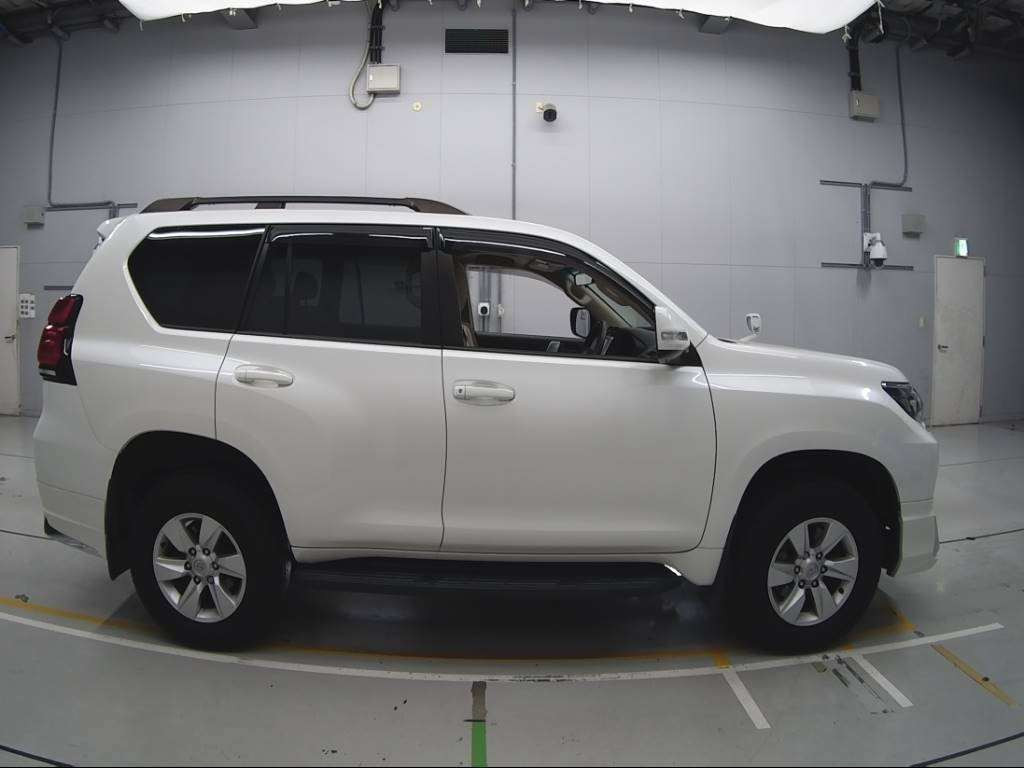 2021 Toyota Land Cruiser Prado TRJ150W[2]