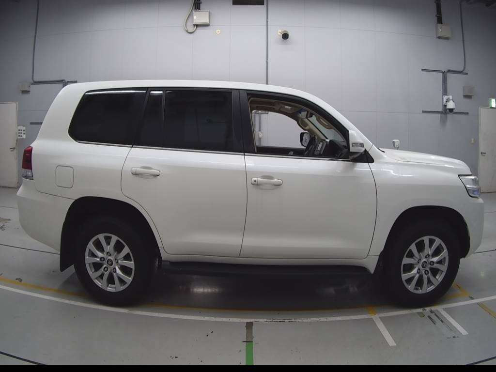 2016 Toyota Land Cruiser URJ202W[2]