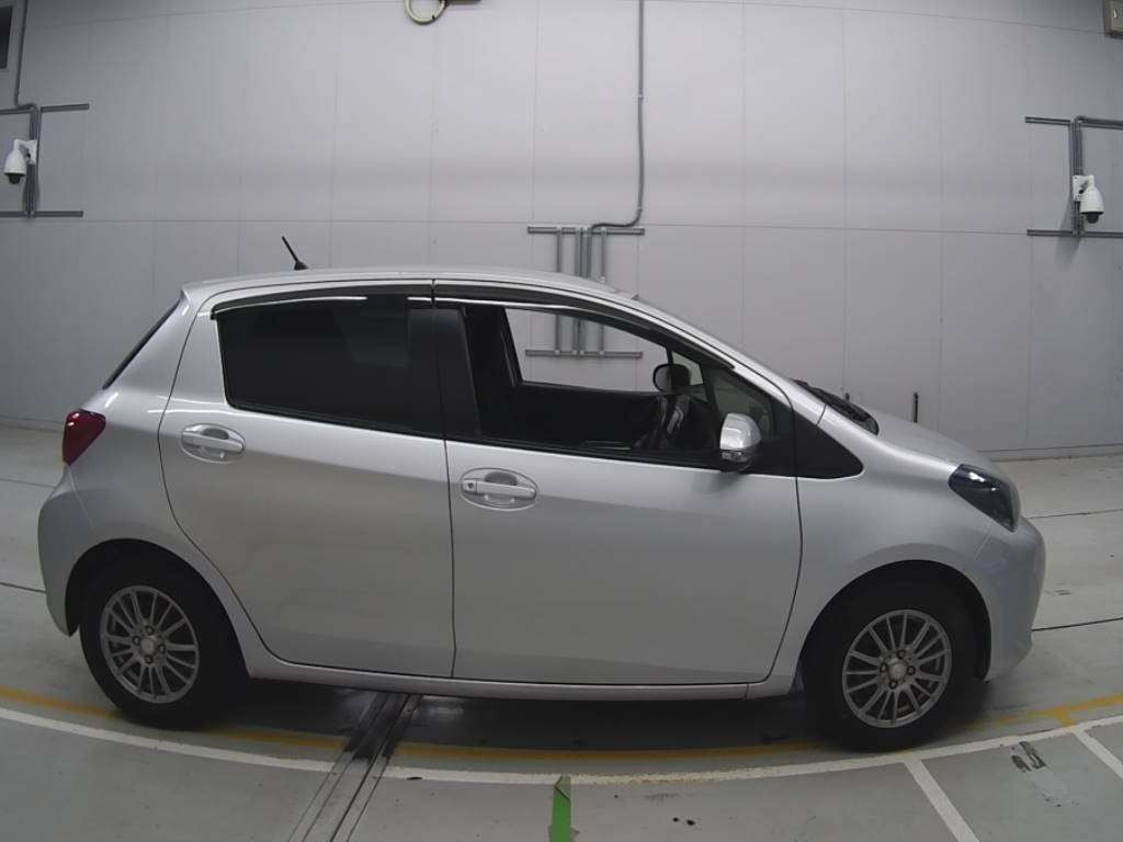 2014 Toyota Vitz NSP130[2]