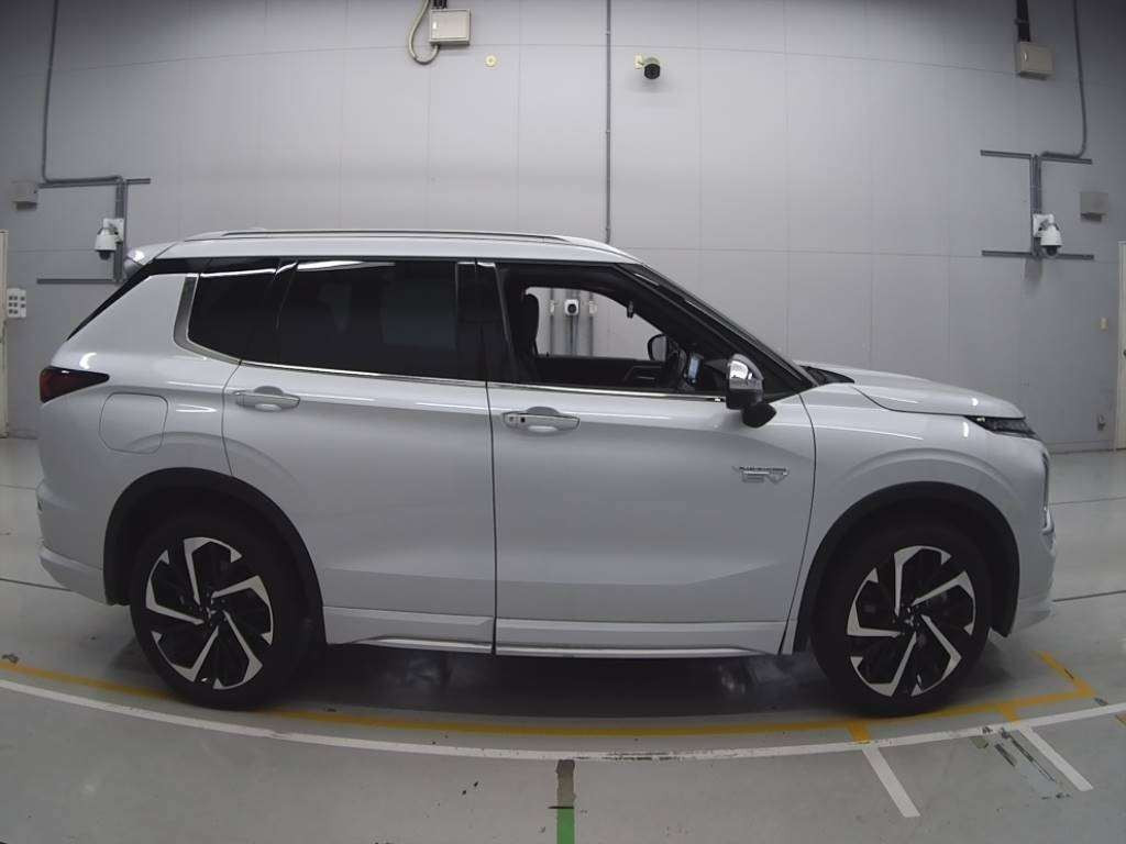 2022 Mitsubishi Outlander PHEV GN0W[2]