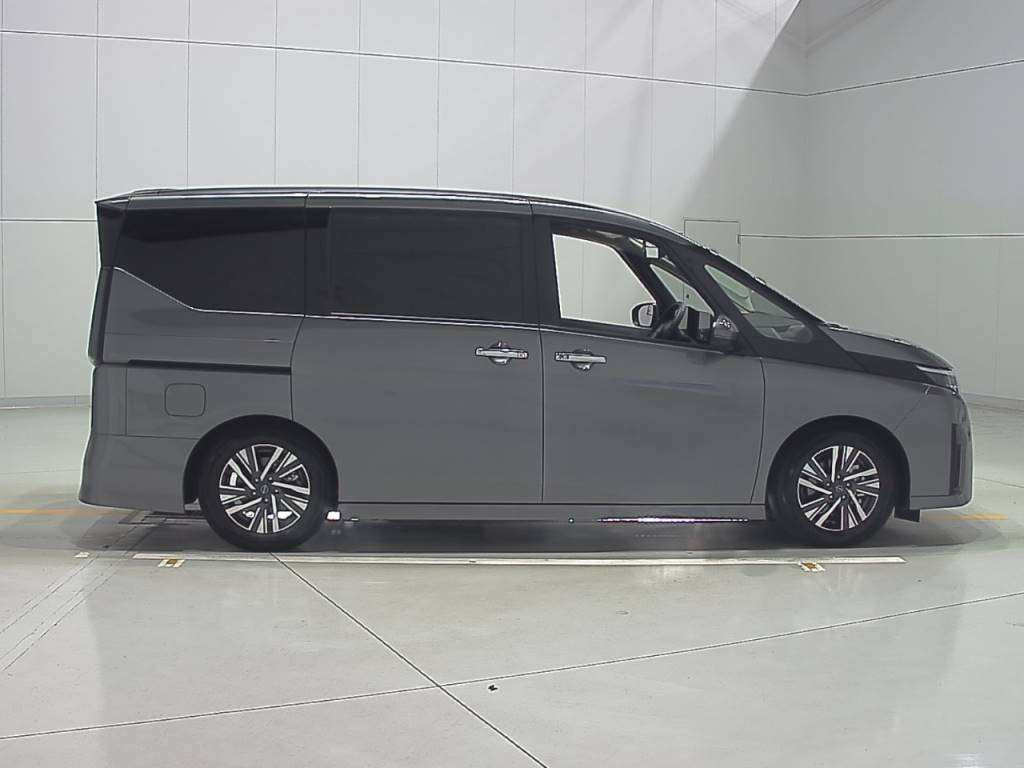 2023 Nissan Serena GFC28[2]