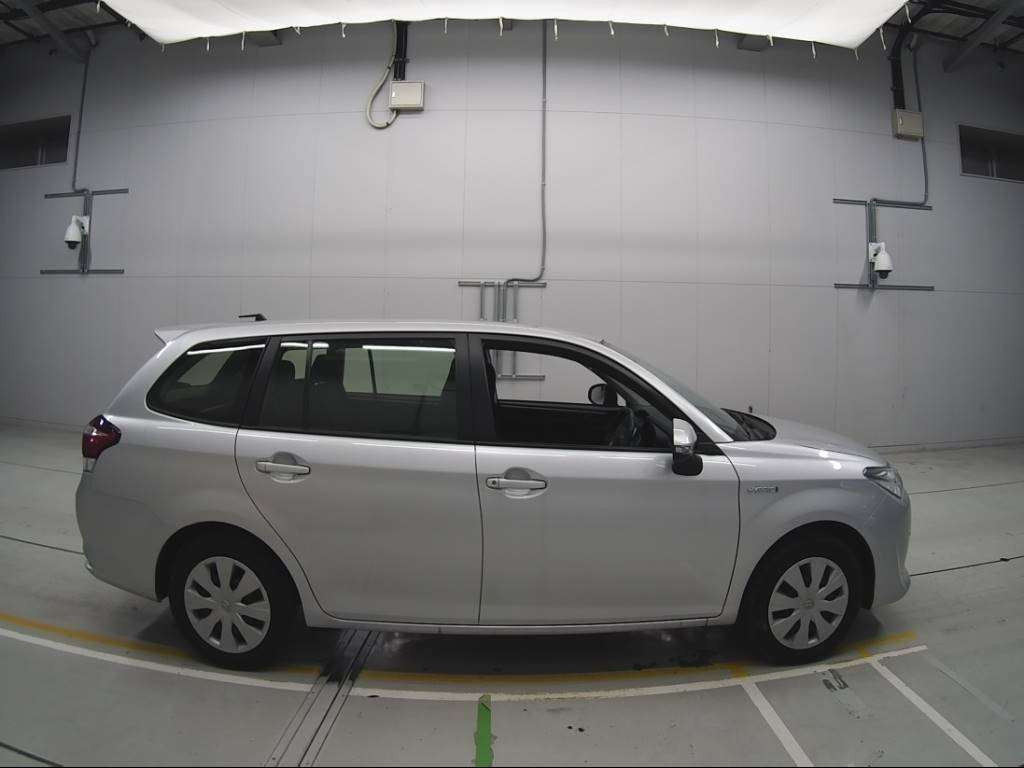 2017 Toyota Corolla Fielder NKE165G[2]