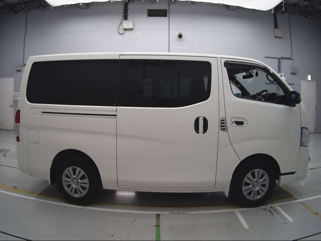 2017 Nissan NV350 CARAVAN VAN VW2E26[2]