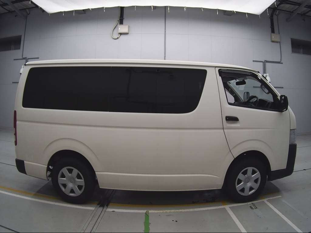 2015 Toyota Hiace Van TRH200V[2]