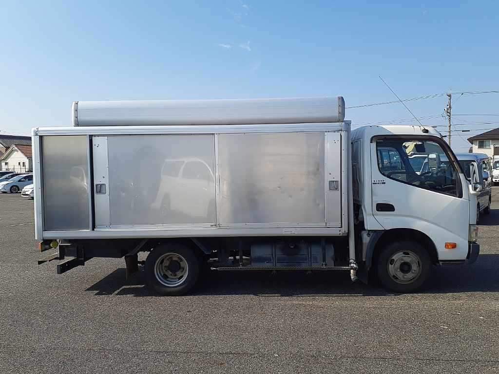 2013 Toyota Dyna Truck XZC645[2]