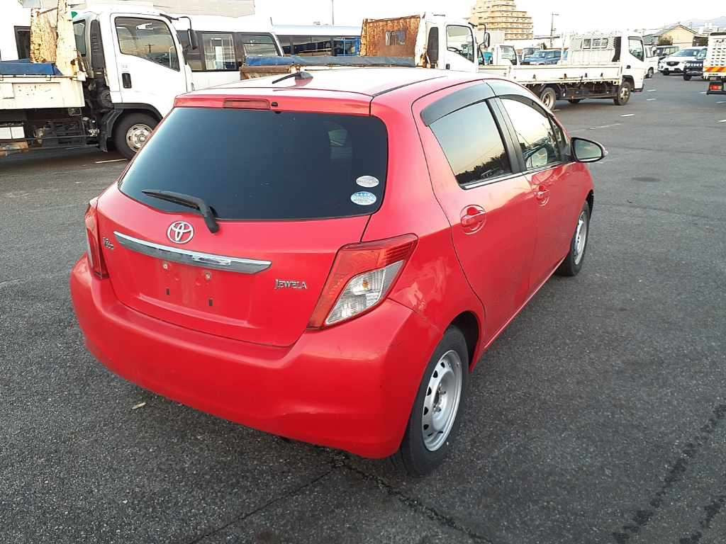 2011 Toyota Vitz NSP130[1]