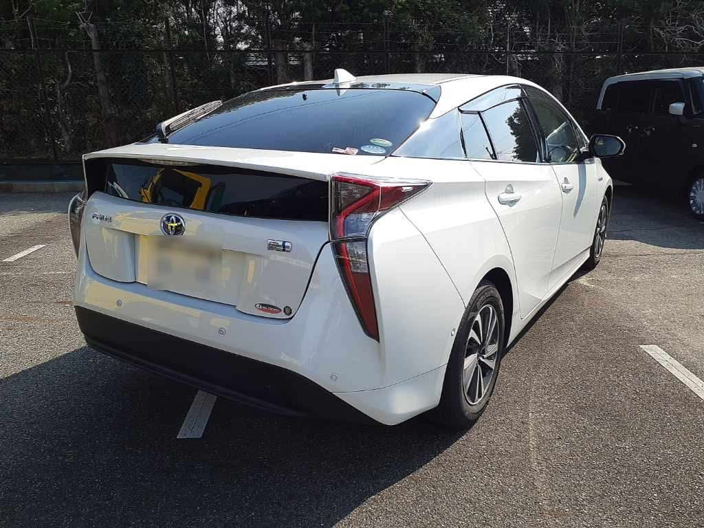 2017 Toyota Prius ZVW50[1]