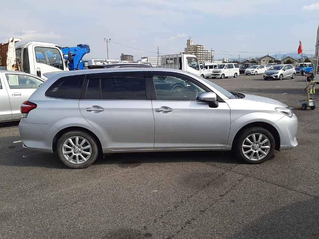 2017 Toyota Corolla Fielder ZRE162G[2]