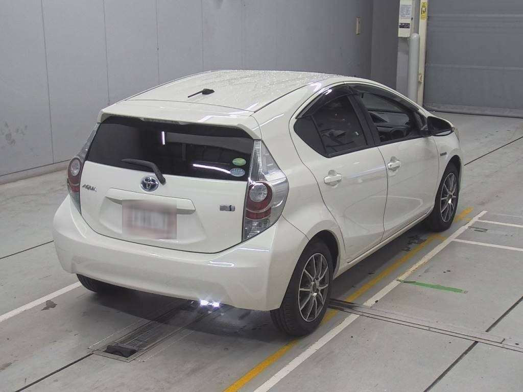 2013 Toyota Aqua NHP10[1]