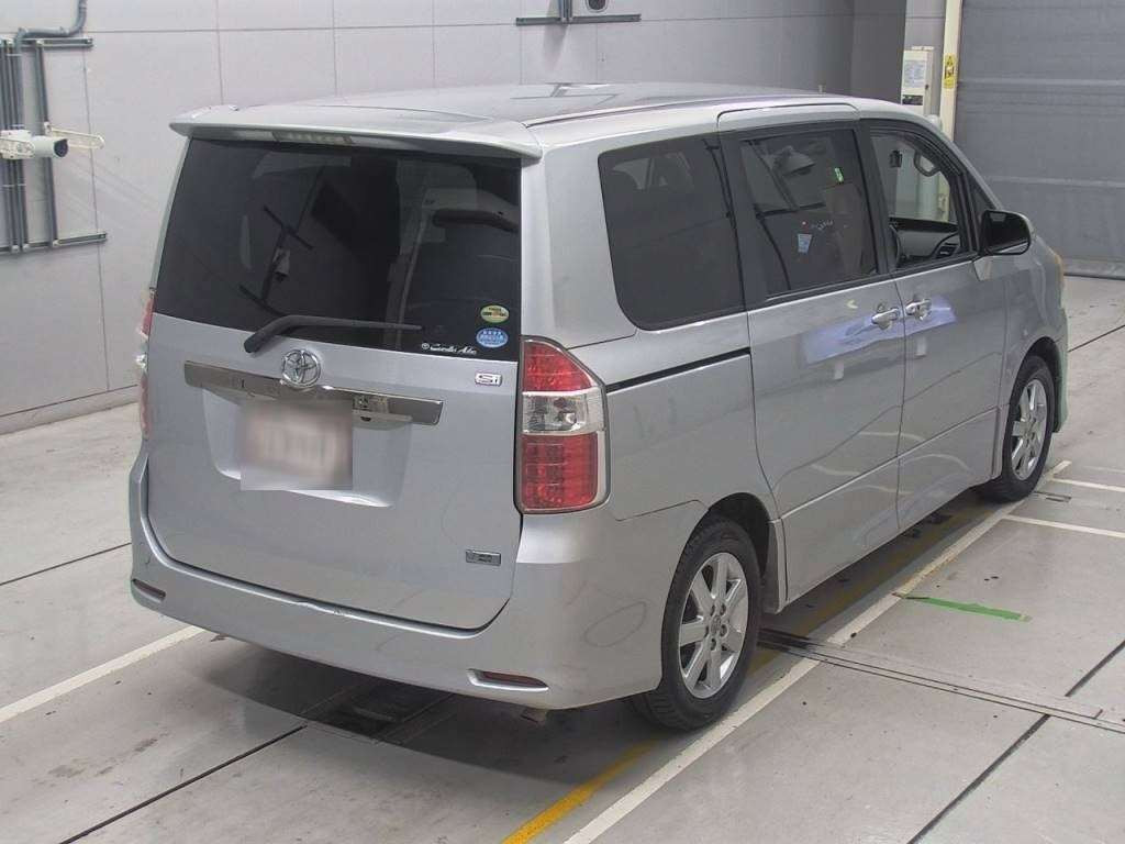 2009 Toyota Noah ZRR70W[1]