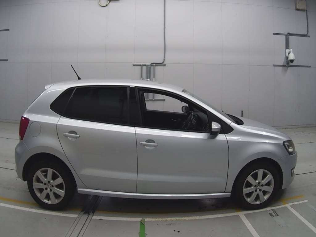 2011 Volkswagen Polo 6RCBZ[2]