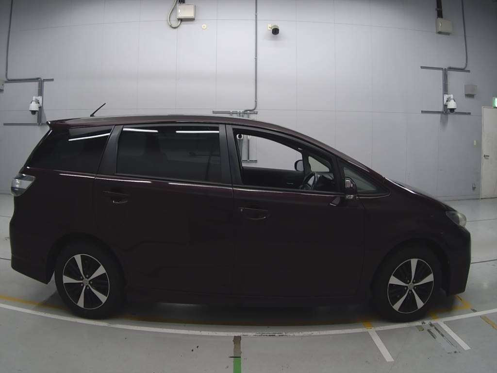 2013 Toyota Wish ZGE20W[2]