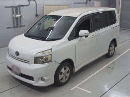 2008 Toyota Voxy