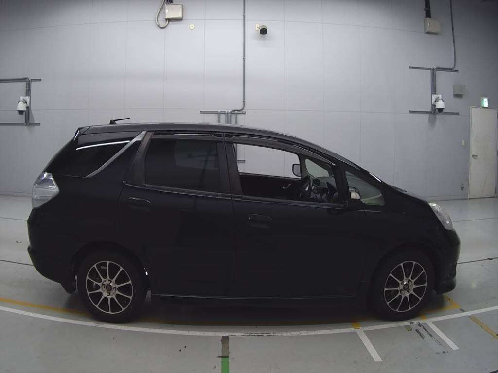 2012 Honda Fit Shuttle Hybrid GP2[2]