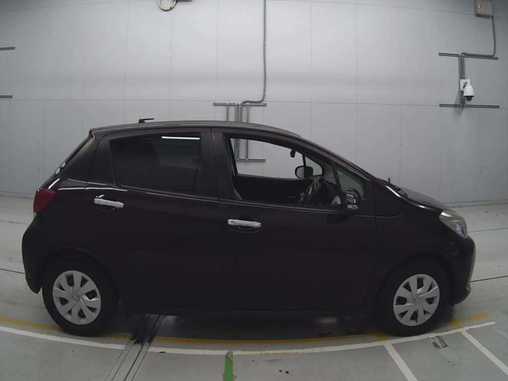 2015 Toyota Vitz NSP130[2]