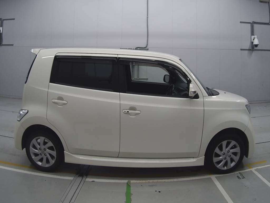 2010 Toyota bB QNC21[2]