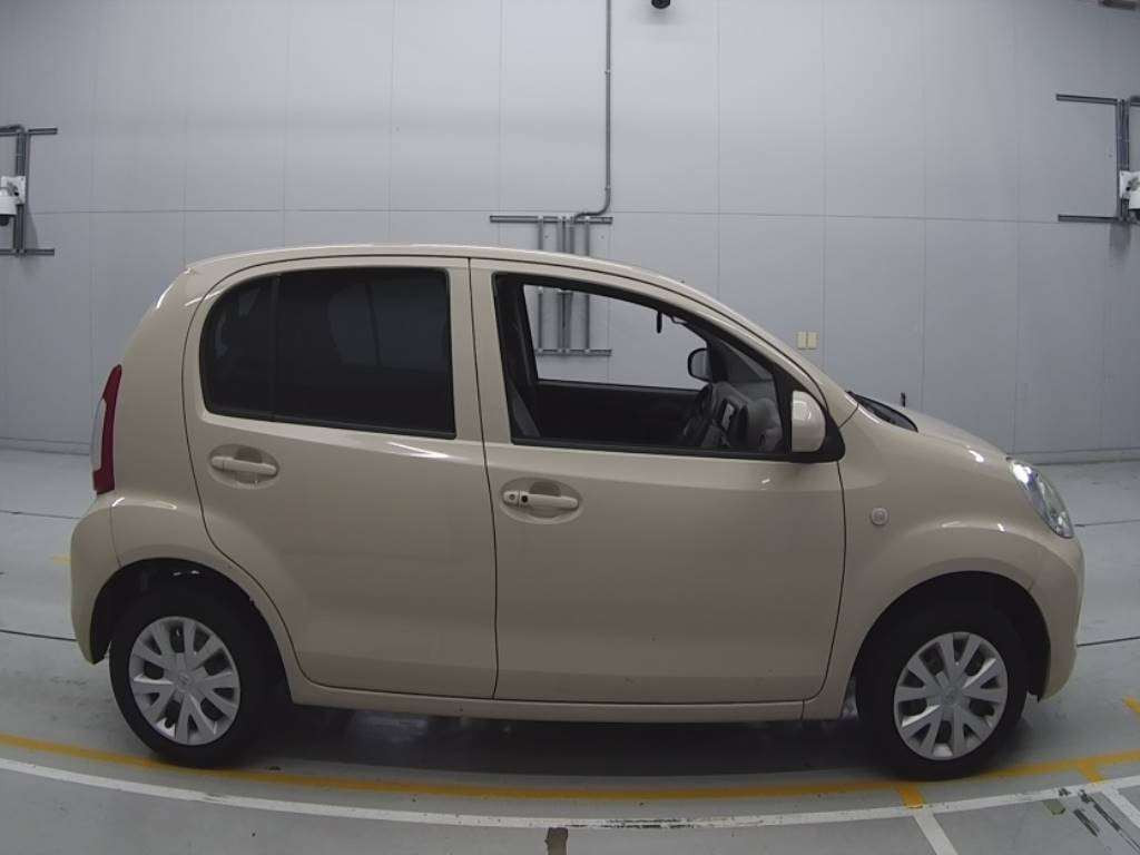 2014 Toyota Passo KGC30[2]