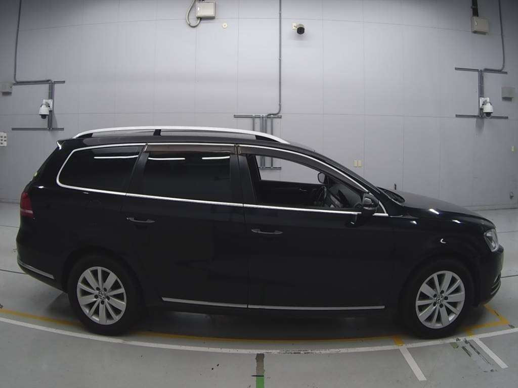 2011 Volkswagen Passat Variant 3CCAX[2]