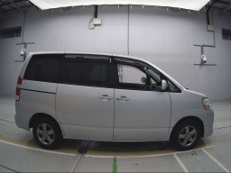 2006 Toyota Noah