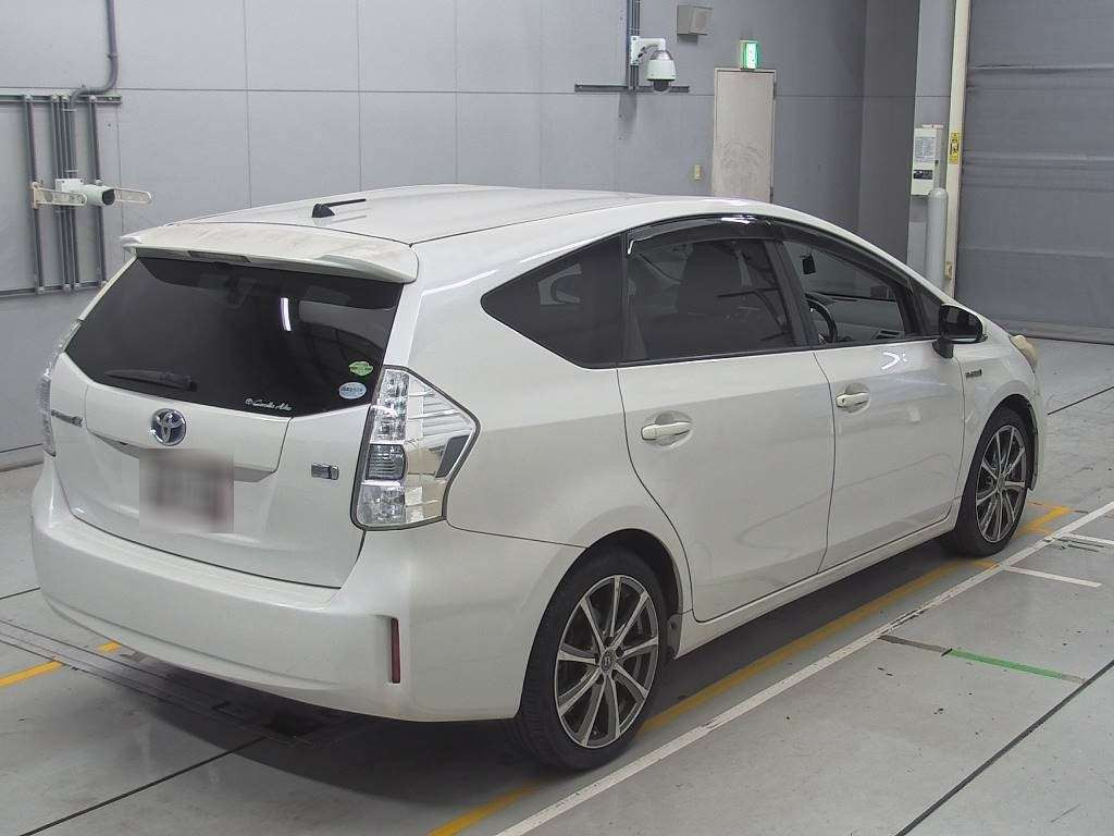 2012 Toyota Prius alpha ZVW41W[1]