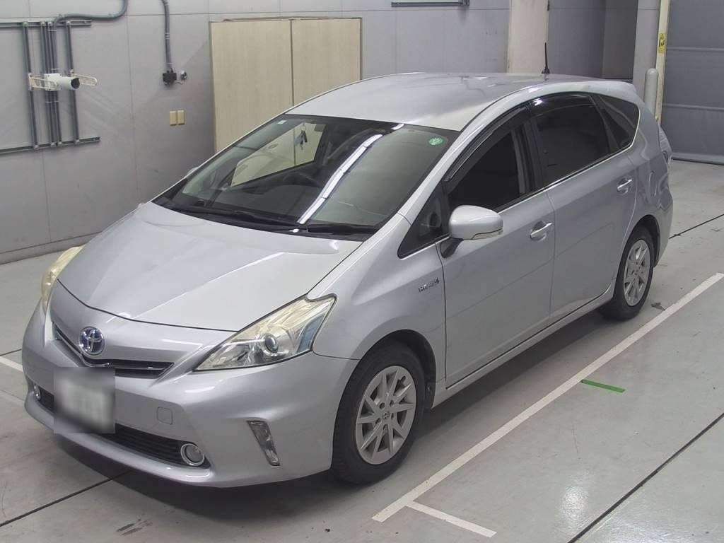 2011 Toyota Prius alpha ZVW41W[0]